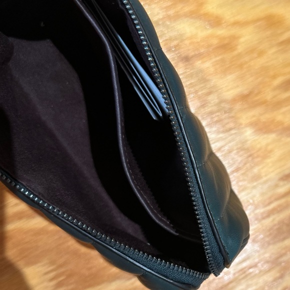 COACH COSMETIC CASE 17 IN QUILTED PUFFY LEATHER - Picture 6 of 6